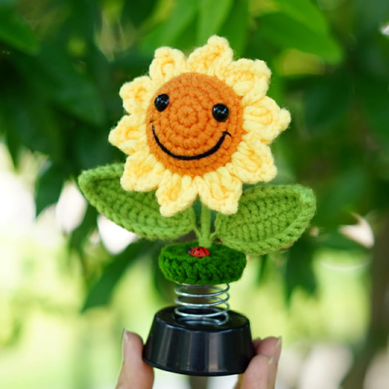 Sunflower Car Accessories Dashboard Decorations, Crochet Smiley Shaking Sun Flowers Bobblehead Dashboard Car Decor for Women, for Cute Girl Car Interior Desk Ornaments Gifts (H 5.2 in)